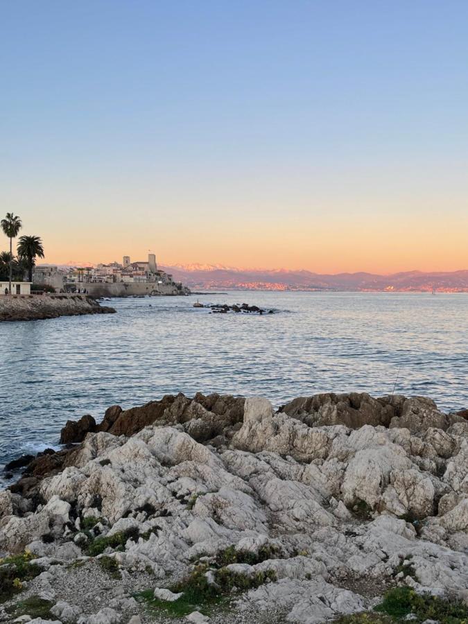 Cozy Studio On The Beach Antibes Exterior photo